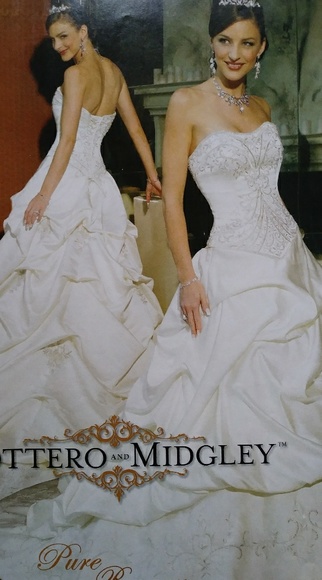 maggie sottero Dresses & Skirts - Maggie Sottero wedding gown  w Swarovski crystals